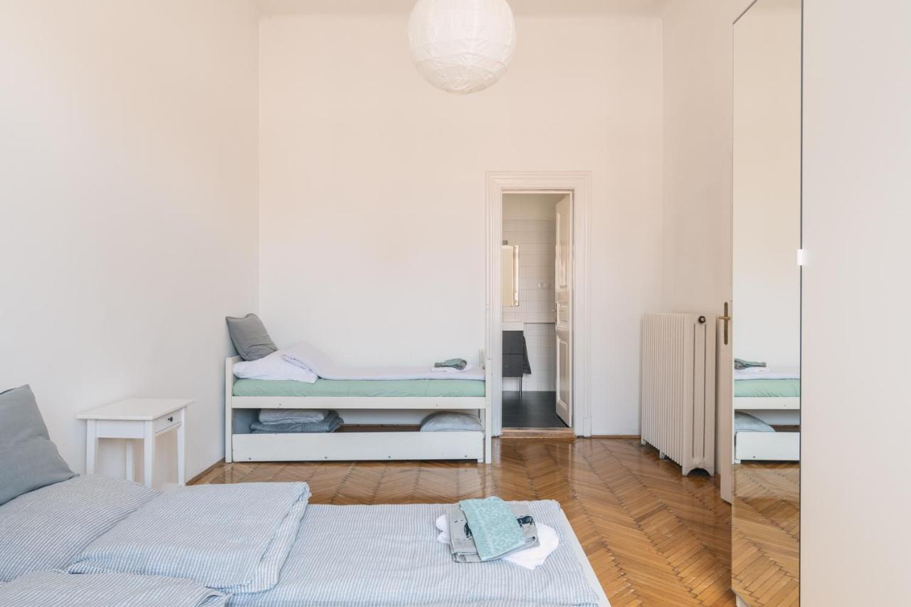Sunny, Airy, Artsy & Authentic Loft With Balcony * Budapeszt
