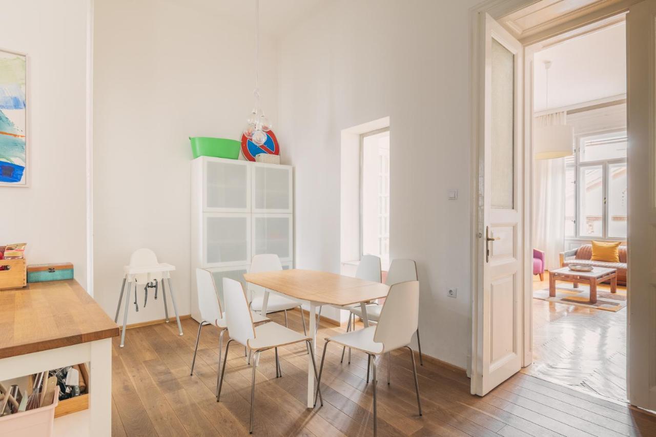 Apartament Sunny, Airy, Artsy & Authentic Loft With Balcony Budapeszt