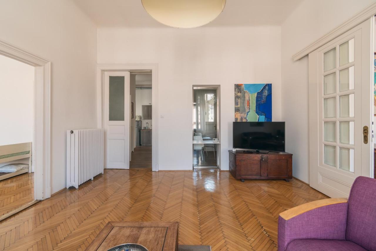 Sunny, Airy, Artsy & Authentic Loft With Balcony Budapeszt