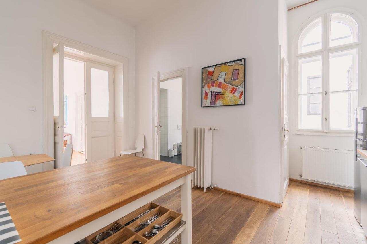 Sunny, Airy, Artsy & Authentic Loft With Balcony Budapeszt