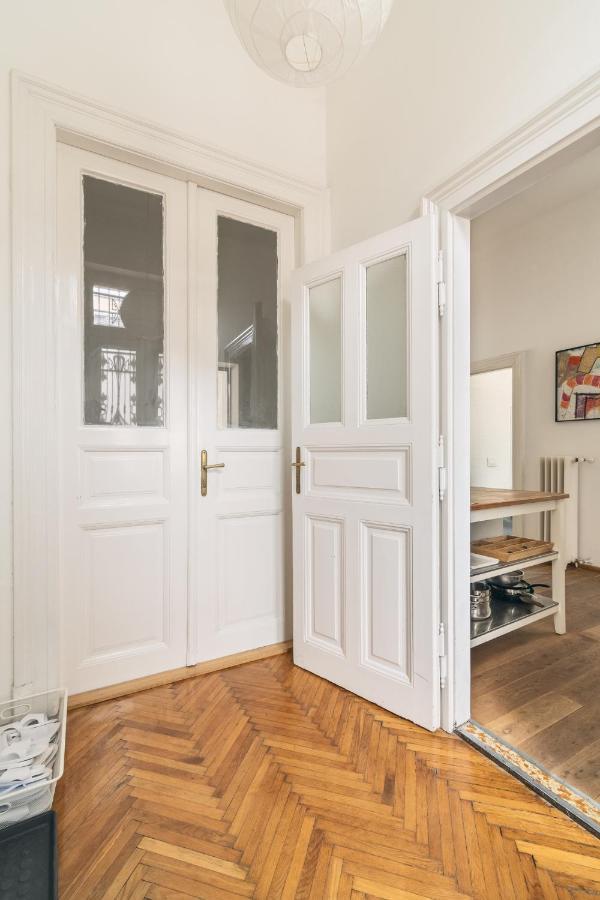 Sunny, Airy, Artsy & Authentic Loft With Balcony Budapeszt