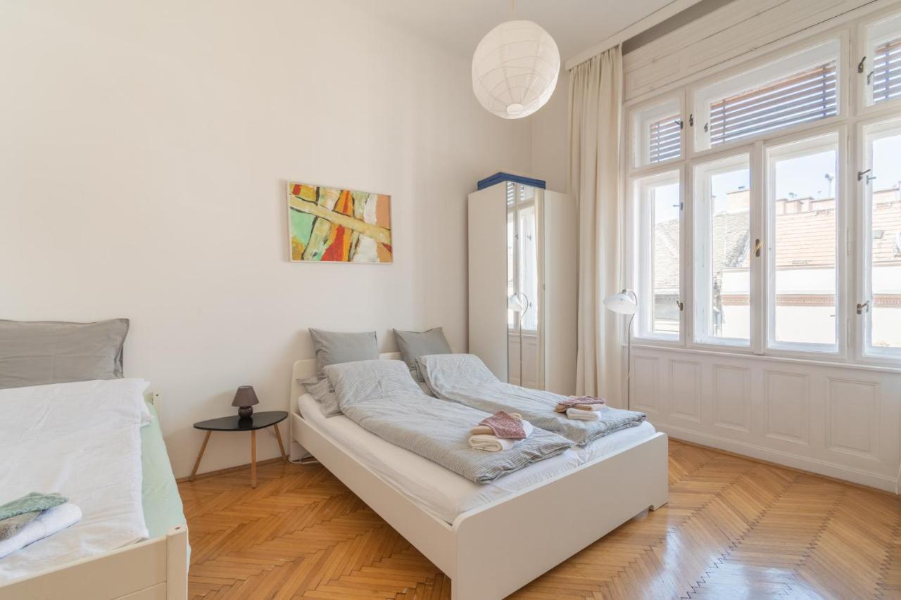Sunny, Airy, Artsy & Authentic Loft With Balcony Apartament