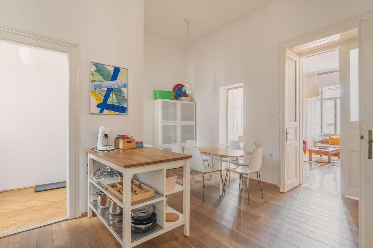 Apartament Sunny, Airy, Artsy & Authentic Loft With Balcony
