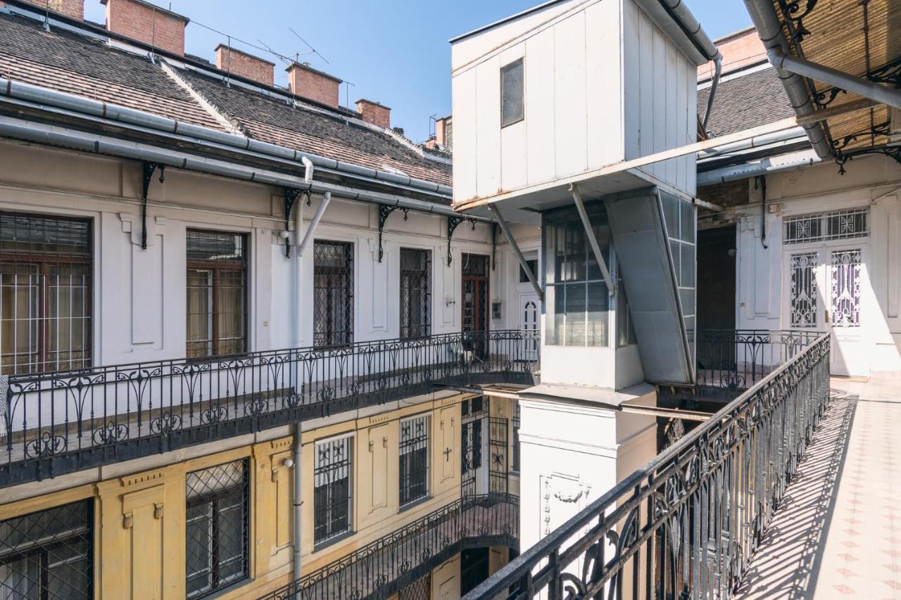 Apartament Sunny, Airy, Artsy & Authentic Loft With Balcony *